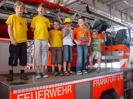 Feuerflitzer Weiskirchen bei der Feuerwehr Frankfurt zu besuch